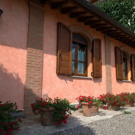 Hétvégi ház Residenza Zona Franca Macchie
